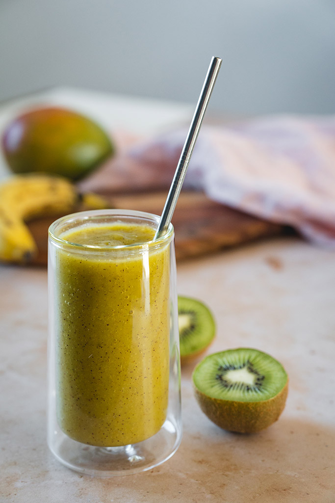Kiwi Smoothie With Banana And Mango - Yummy Addiction