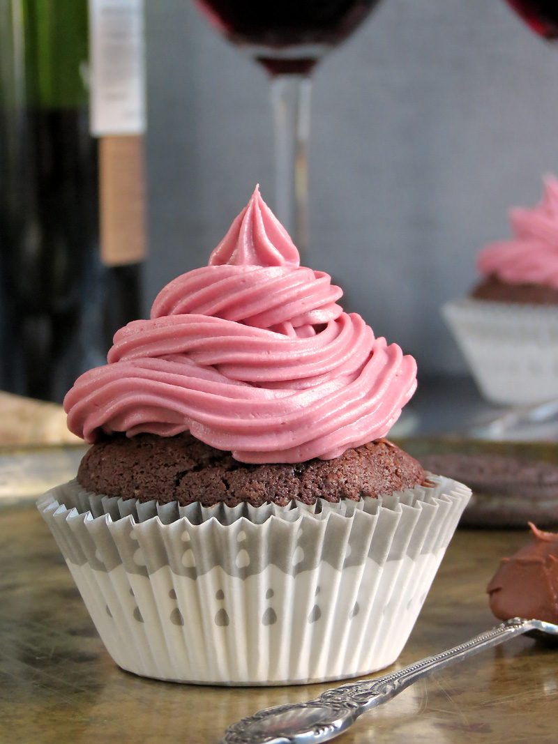 Oreo Red Wine Nutella Cupcakes With Red Wine Frosting | @yummyaddiction