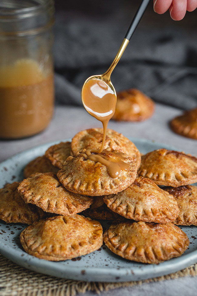 Salted Caramel Apple Pie Cookies | YummyAddiction.com