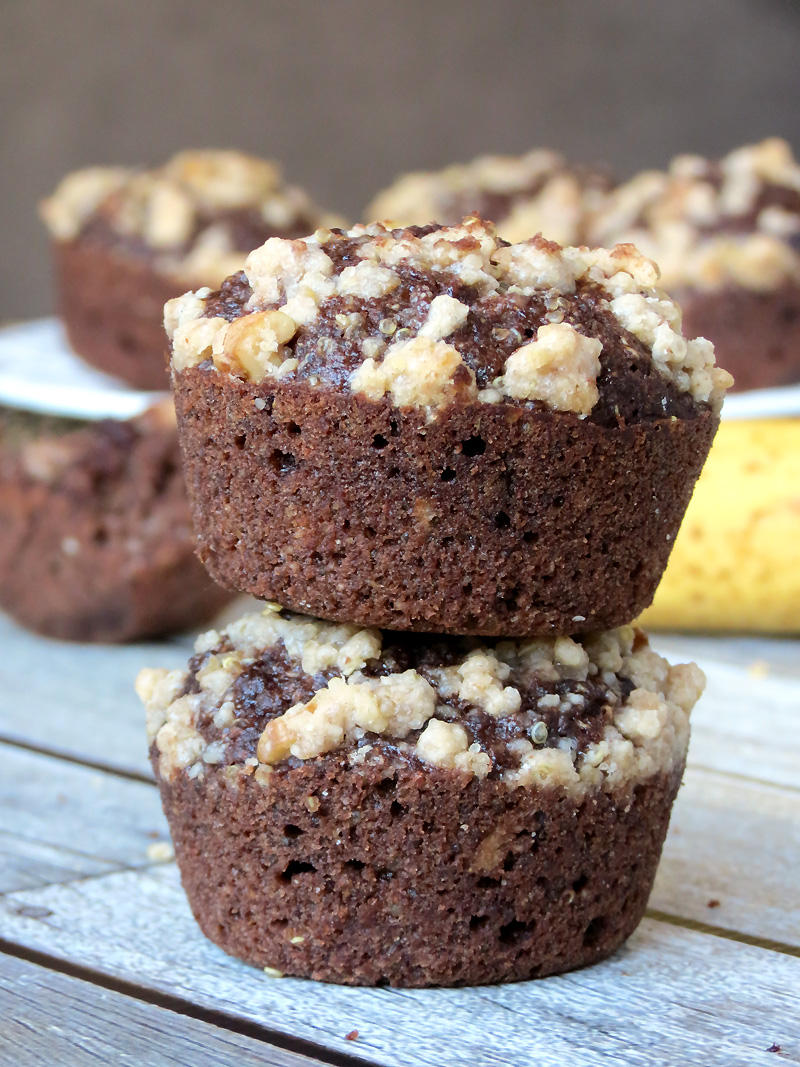 Chocolate Banana Quinoa Muffins With Crumble Topping | @yummyaddiction