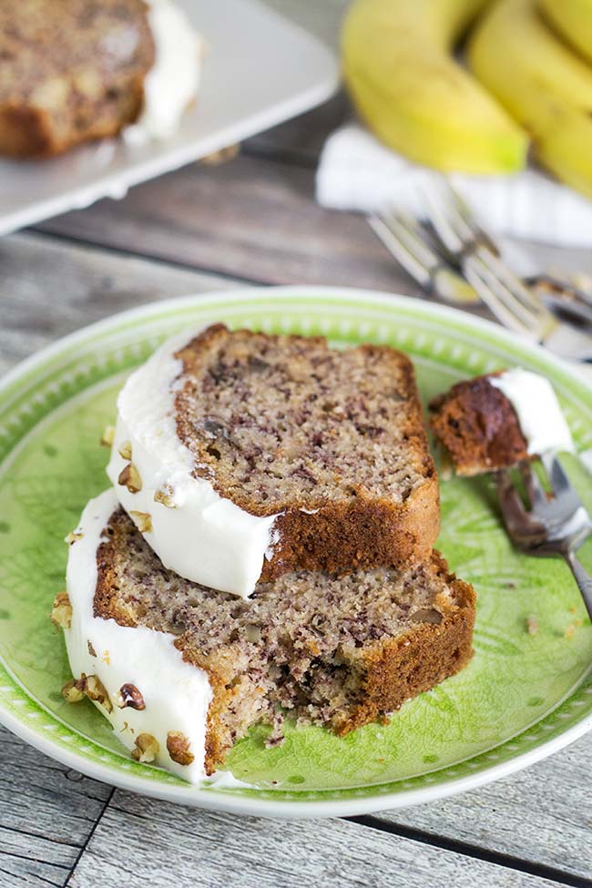 This Banana Walnut Bread with super creamy cream cheese frosting will make you fall in love! | yummyaddiction.com