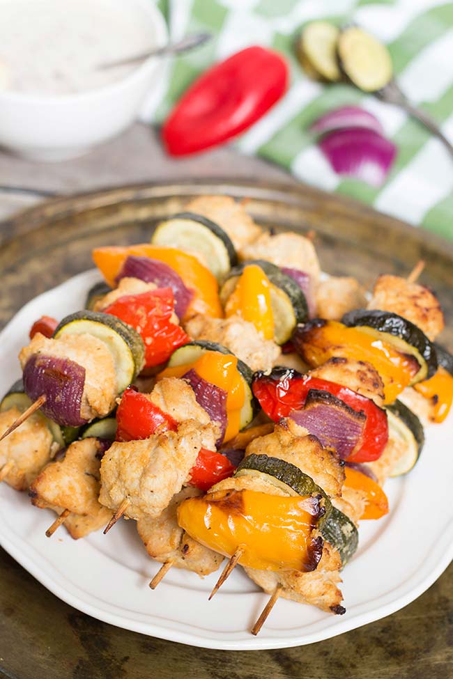 These Chicken Shish Kabobs are marinated in Middle Eastern spices and are served along with the amazing Yogurt and Red Onion Dip! | yummyaddiction.com