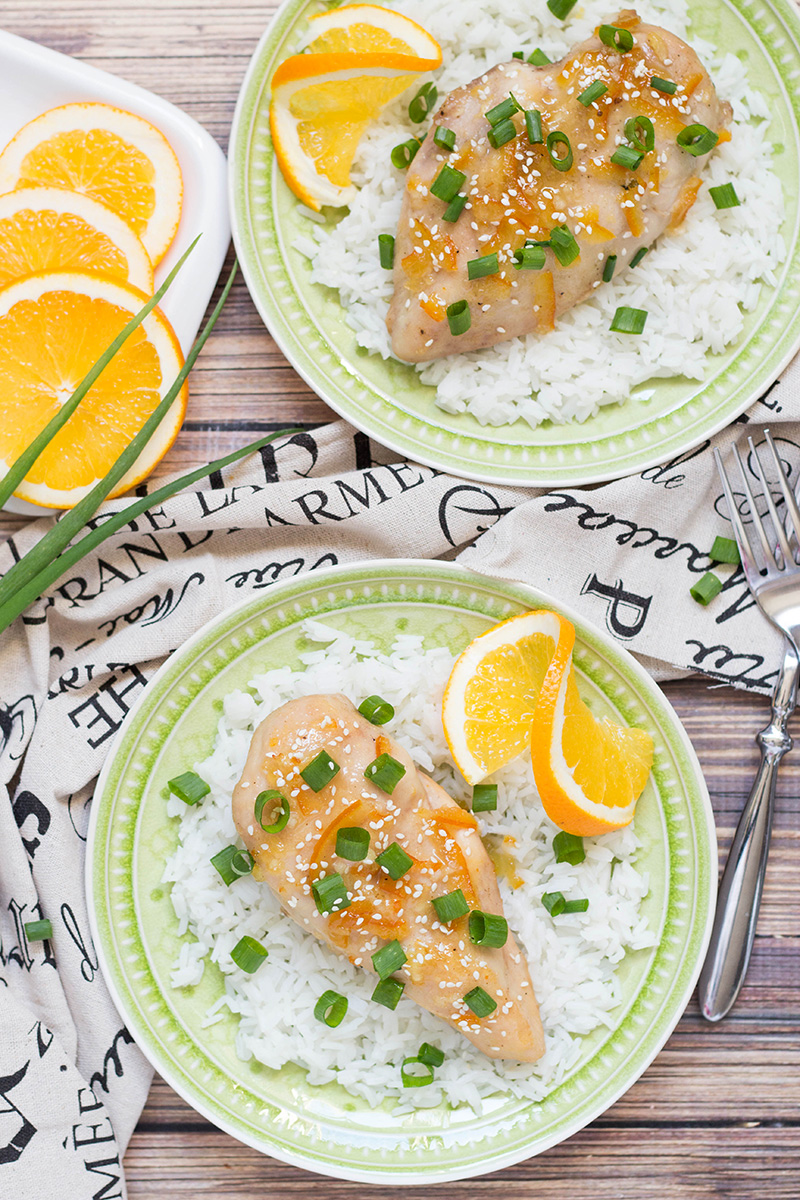 This Orange Marmalade Chicken is perfect when you need a quick and delicious dinner. It requires only 5 simple ingredients and 5 minutes of preparation time! | yummyaddiction.com