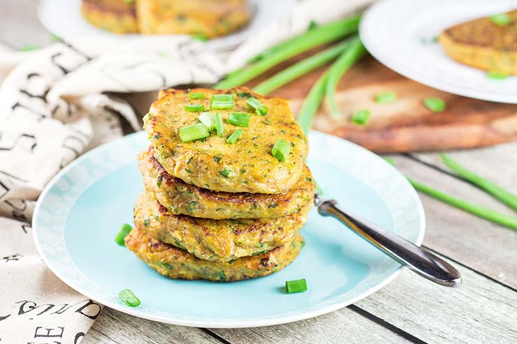 Sweet Potato Patties featuring tuna, quinoa, zucchini, chia, spinach, and more! Can it be any better? A perfect healthy & easy weeknight dinner! | yummyaddiction.com