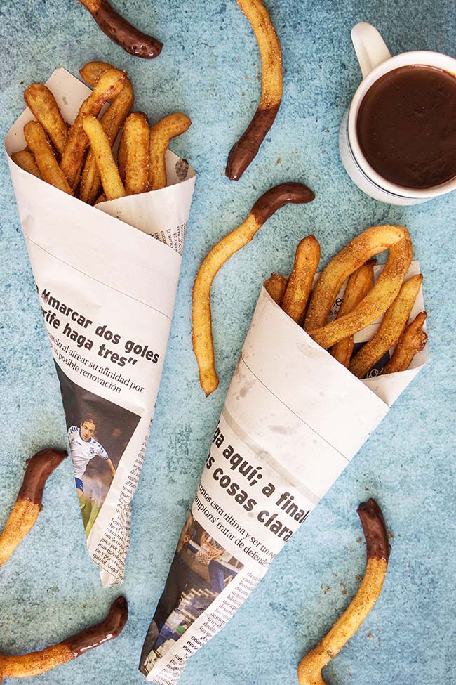 Churros Con Chocolate is one of the most famous Spanish desserts. Crispy on the outside and fluffy inside fried dough sticks served with a chocolate sauce for dipping! | yummyaddiction.com