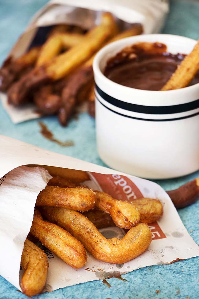Churros Con Chocolate is one of the most famous Spanish desserts. Crispy on the outside and fluffy inside fried dough sticks served with a chocolate sauce for dipping! | yummyaddiction.com