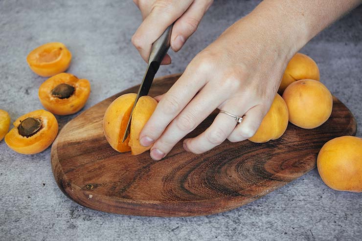 This homemade Apricot Jam is infused with cinnamon and also features candied orange peel! Great on toasts, with cheese, or anywhere you can think of! | yummyaddiction.com