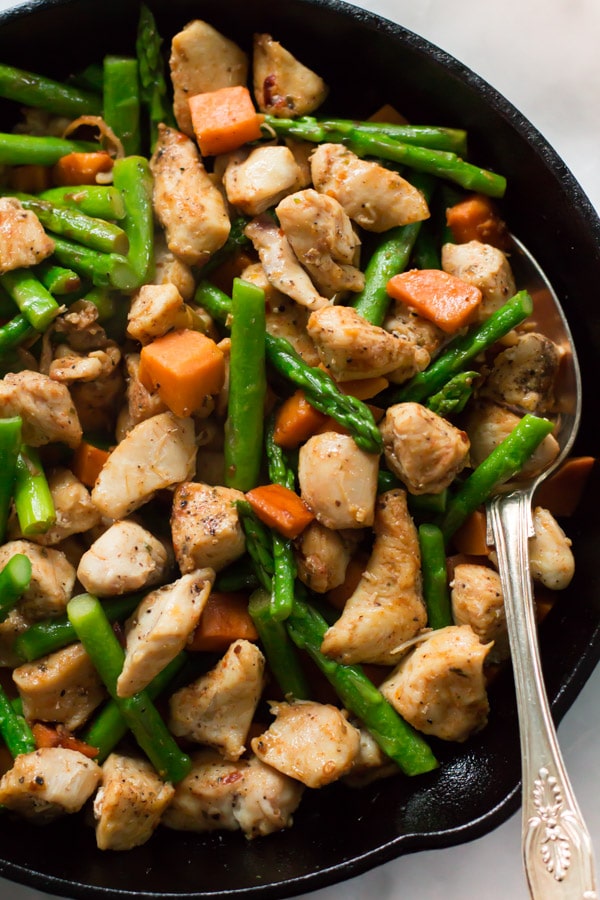 30 Delicious Skillet Chicken Recipes To Make On A Weeknight! #chicken #dinner | yummyaddiction.com