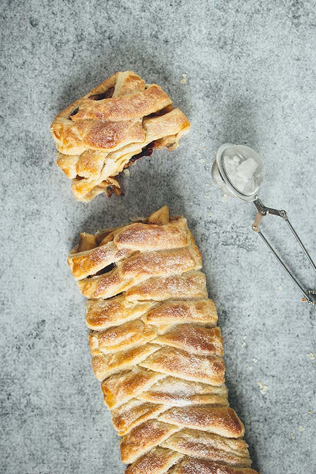 This Braided Apple Strudel looks super fancy and takes only 30 minutes to make! The filling also features walnuts, raisins, and dried cranberries! | yummyaddiction.com