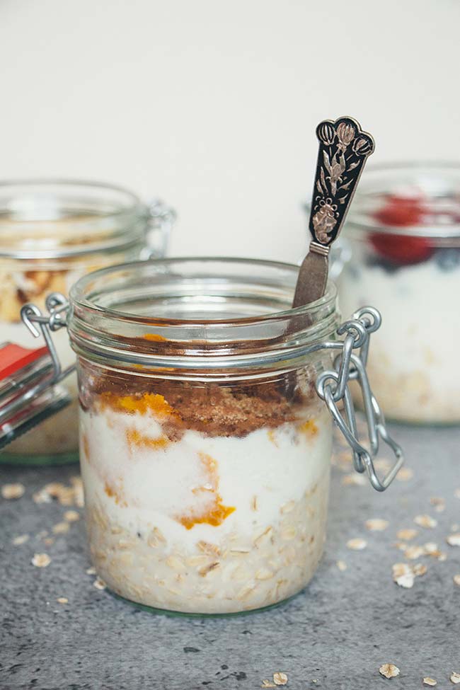 Mason Jar Oatmeal 3 Ways: Pumpkin Pie, Apple Cinnamon, and Triple Berry. Just throw the ingredients in a jar, refrigerate overnight, and enjoy in the morning! | yummyaddiction.com