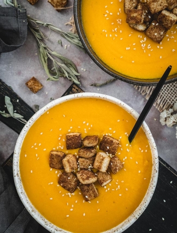 Carrot orange soup with cinnamon croutons