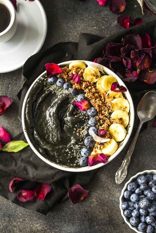 Blackberry Activated Charcoal Smoothie Bowl