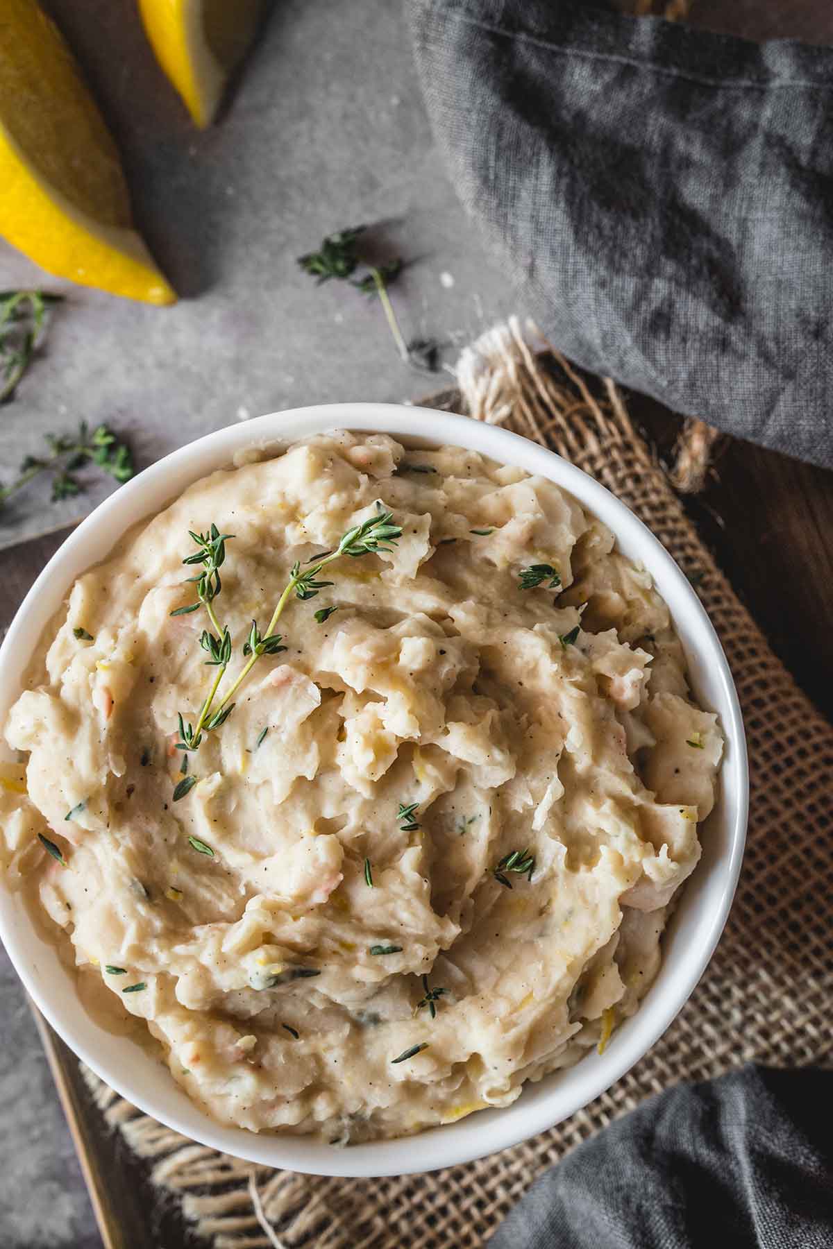 Healthy white bean mash with lemon and thyme 