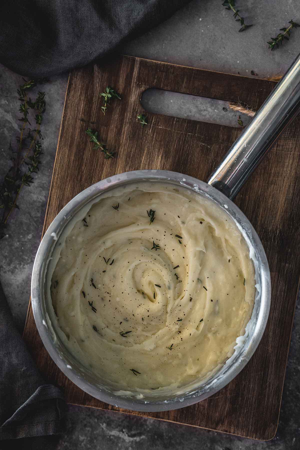 Healthy mashed yuca with garlic and thyme
