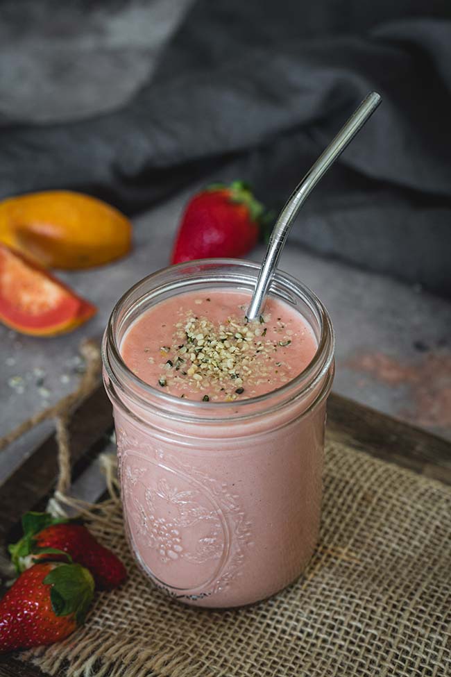 Guava Smoothie with Strawberries and Banana