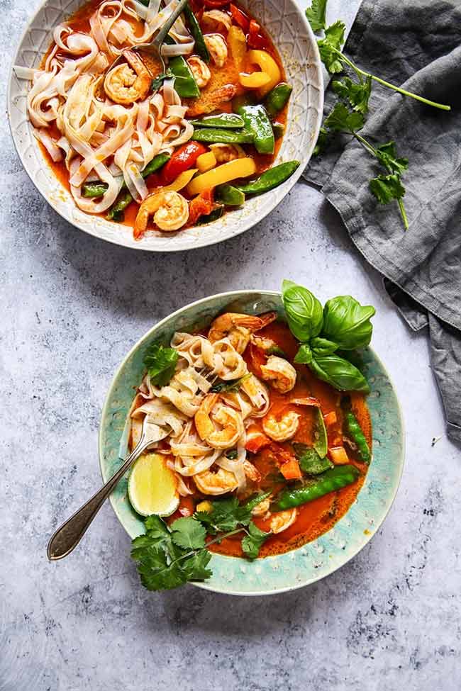 Easy Thai Red Curry with Prawns and Snow Peas