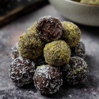 Date protein balls featured photo