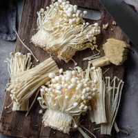 How to cook enoki mushrooms featured photo